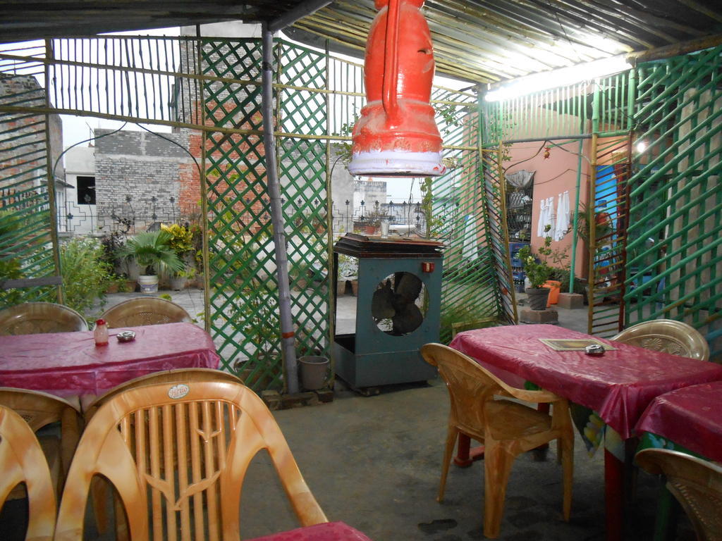 Elvis Guest House Benares Buitenkant foto